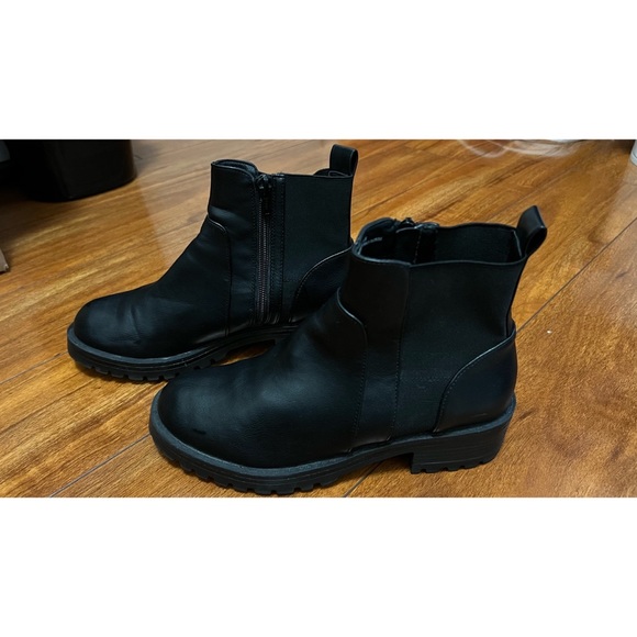 Universal Thread | Chelsea Combat Boots - Picture 2 of 5